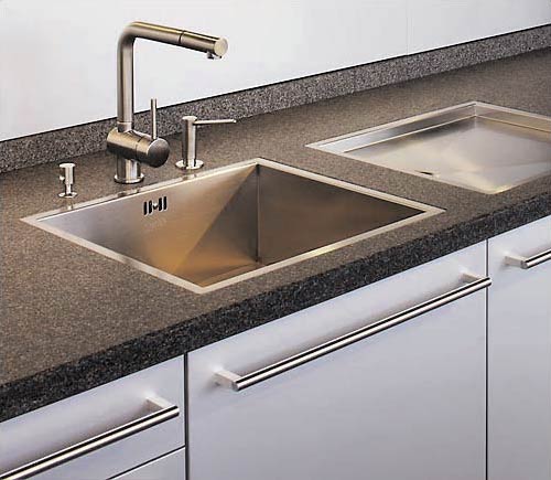 Our innovative design expertise can be recognized looking at the flashed and brushed natural stone worktop, flush-fitted stainless steel sink, aluminium fronts and stainless steel bar handles. Kitchen culture with modern interpretation.